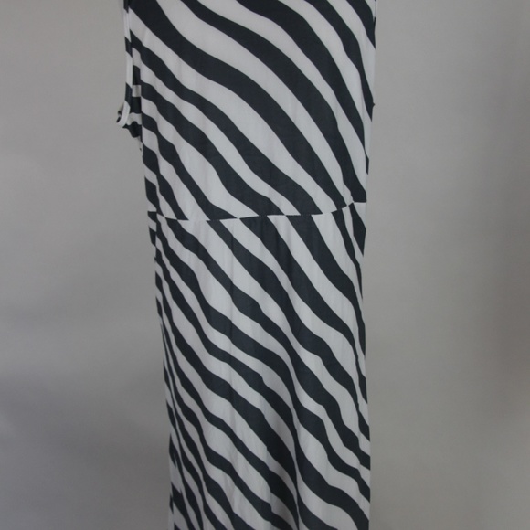 JON & ANNA Gray/White Striped Sleeveless Dress - Picture 6 of 8